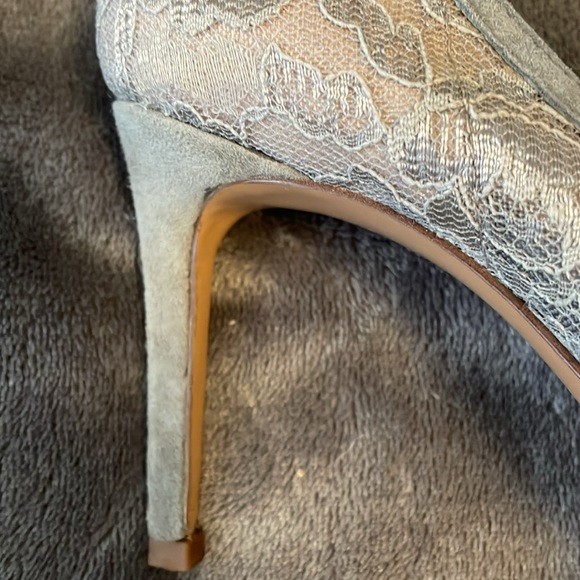 Banana Republic Lace Pumps - Picture 8 of 9